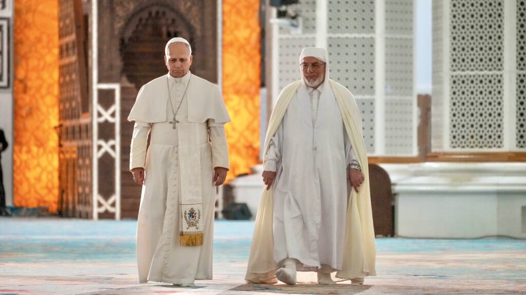 mosqueedeparis's tweet image. La Grande Mosquée de Paris salue le puissant symbole par lequel s’est conclu le premier jour de visite du #pape Léon XIV en #Algérie, entre Djamaâ El-Djazaïr – la grande mosquée d'Alger – et la basilique Notre-Dame d’Afrique : la foi comme trait d’union qui fait grandir une