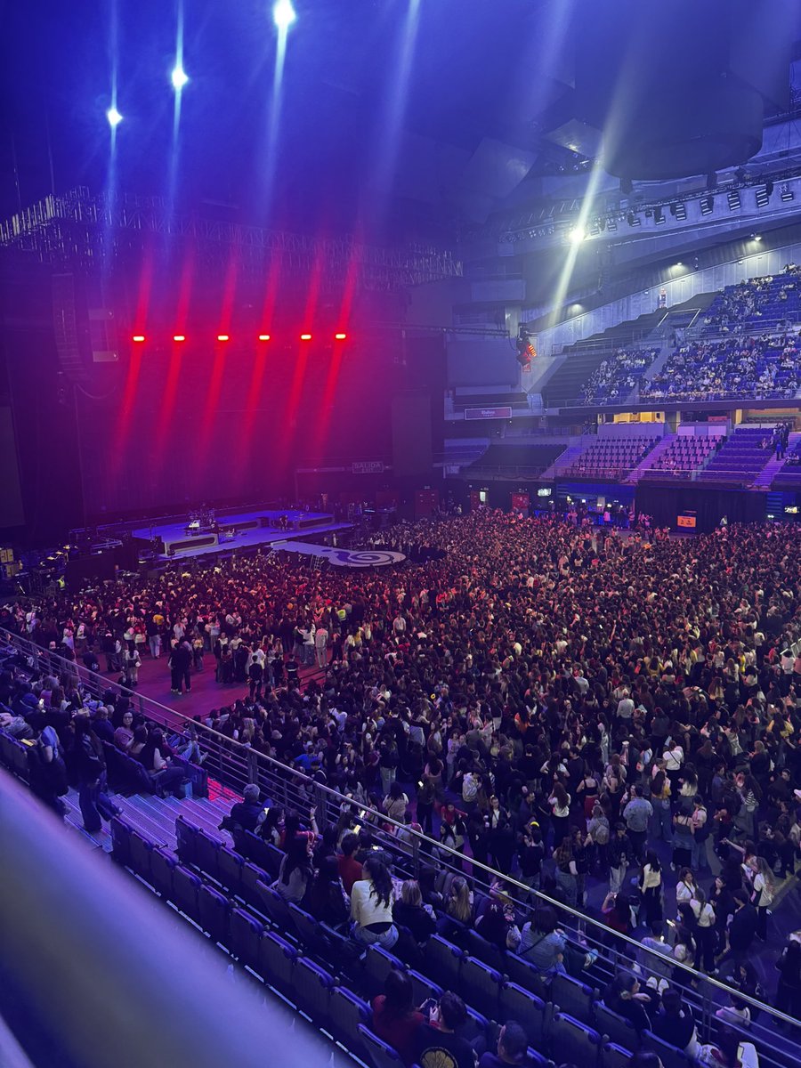 Nobody here knows I’m One Direction Portugal 🫣