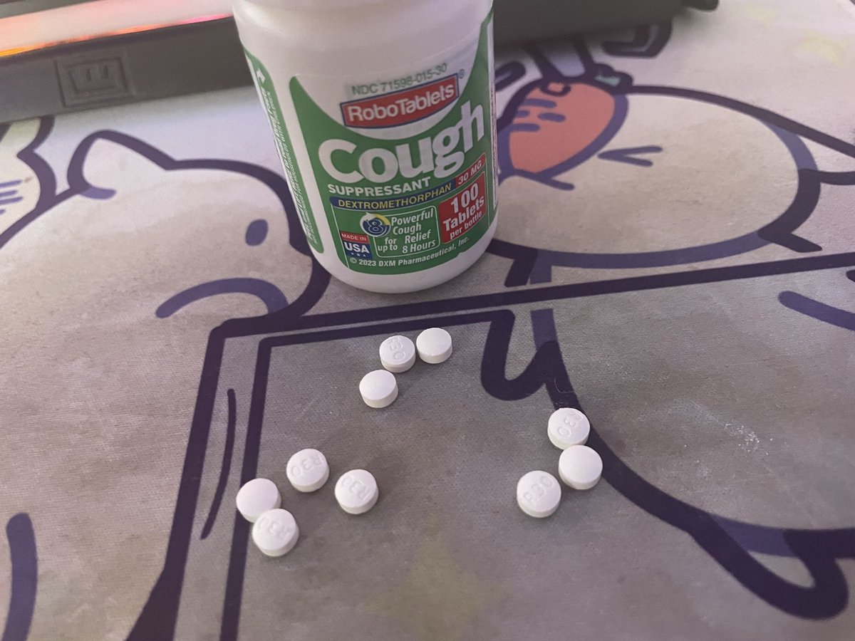 dxmpup's tweet photo. 🐶wruff! 💊dxm, a silly 300 mg

i need to replace this desk mat -3- https://t.co/jtRs6bCuUc