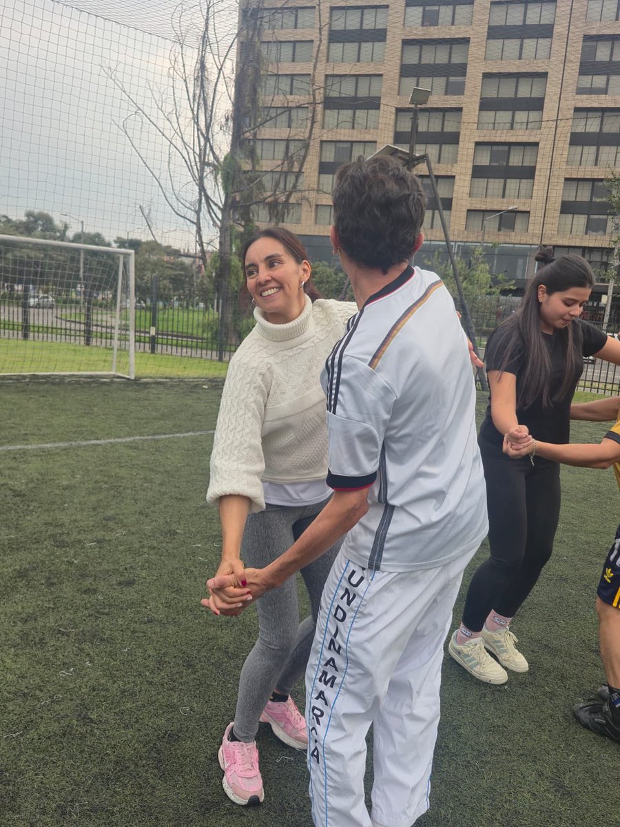 SecFPublicaCund's tweet image. Bailar también es bienestar 💫

En cada paso fortalecemos cuerpo, mente y trabajo en equipo. ¡Cada paso cuenta!  🕺💃

Gracias a todos los que hacen parte de este espacio 
#BienestarLaboral #Danza