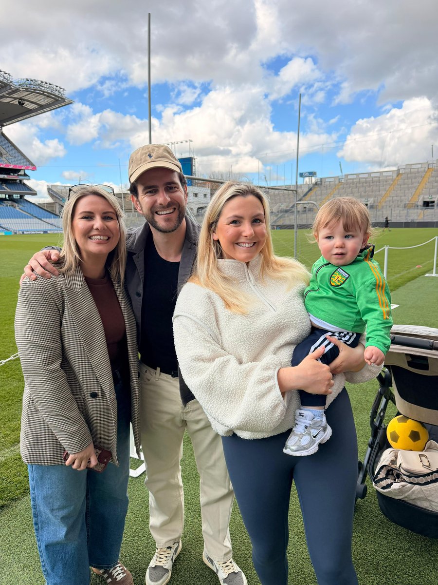 Roberts_Tanya_'s tweet image. A brilliant day in Croke Park for our Football for All schools day and we had some special guests pop in to say hi! 🏐

#inclusion #gaaforall