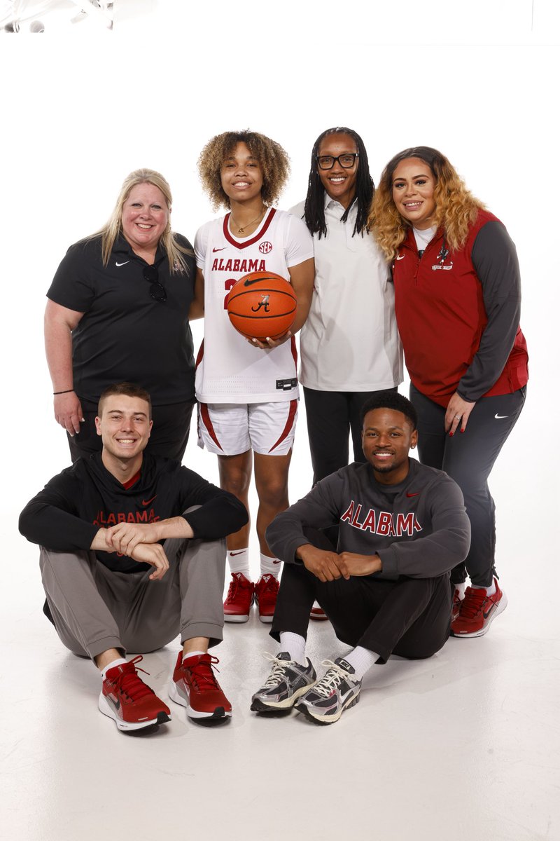 amirahvanderson's tweet photo. Happy to announce my commitment to the University of Alabama! Roll Tide 🐘❤️ @AlabamaWBB @risesportsmgmt https://t.co/1FaTonm9t7