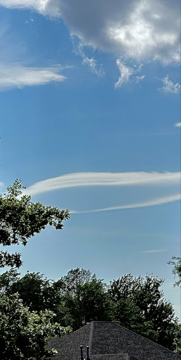 wx_okla's tweet photo. If this is indeed a lenticular cloud, they are rare in these parts. I count at least 3 layers to this one. Heavily cropped and edited to try and bring out the visible layering. #okwx 
@LaceySwope @tornadopayne https://t.co/1OB6hzll2l