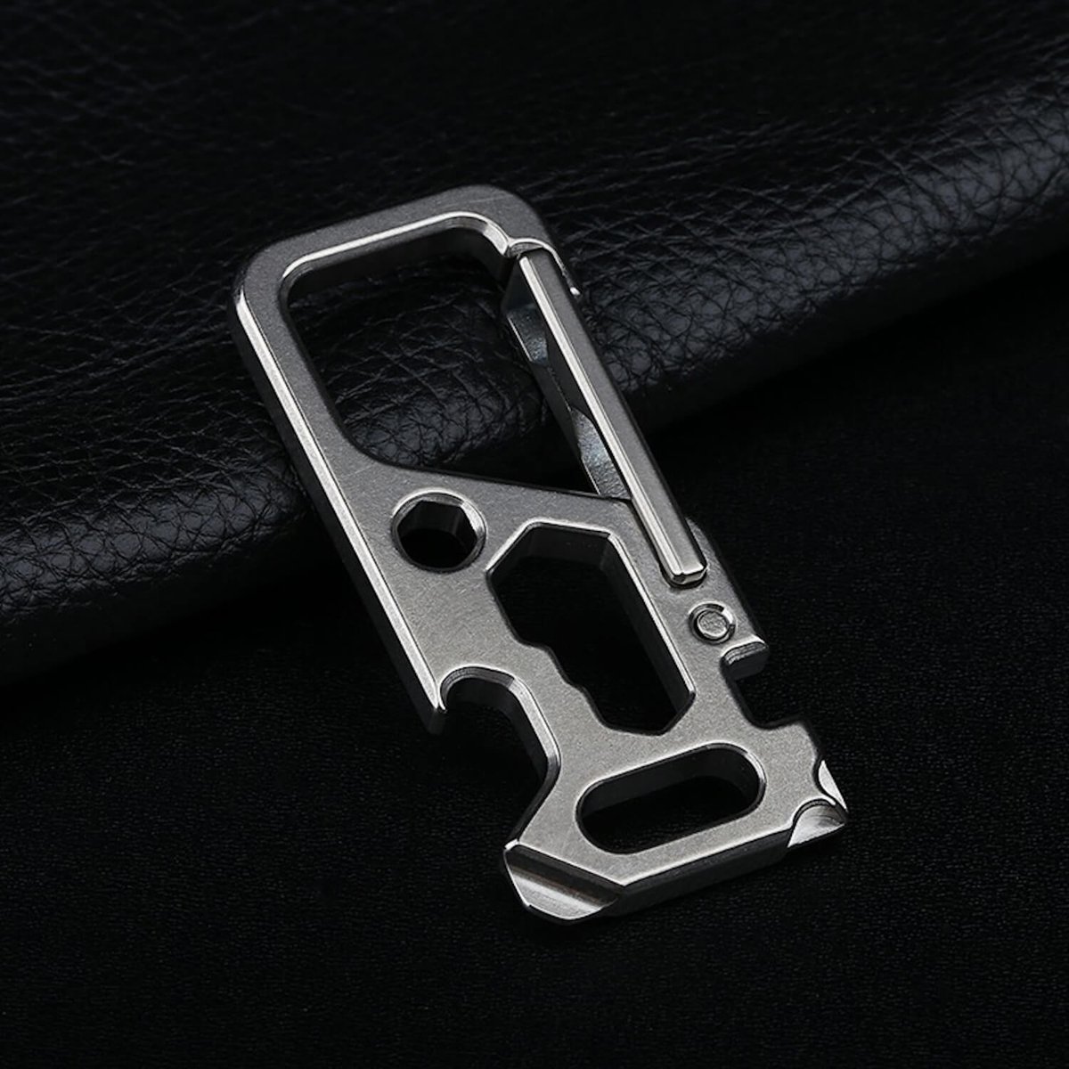 esington_com's tweet photo. ULTRA Titanium Carabiner πͺπ€
Grade 5 titanium from fighter jets & implants.
Feather-light. Unbreakable.
Clips on and disappears until you need it.
The tool you actually use every day.
https://t.co/yiOD6k0LN9 π
#TitaniumCarabiner #TitaniumEDC #KeychainEDC https://t.co/w0r64SO3ff