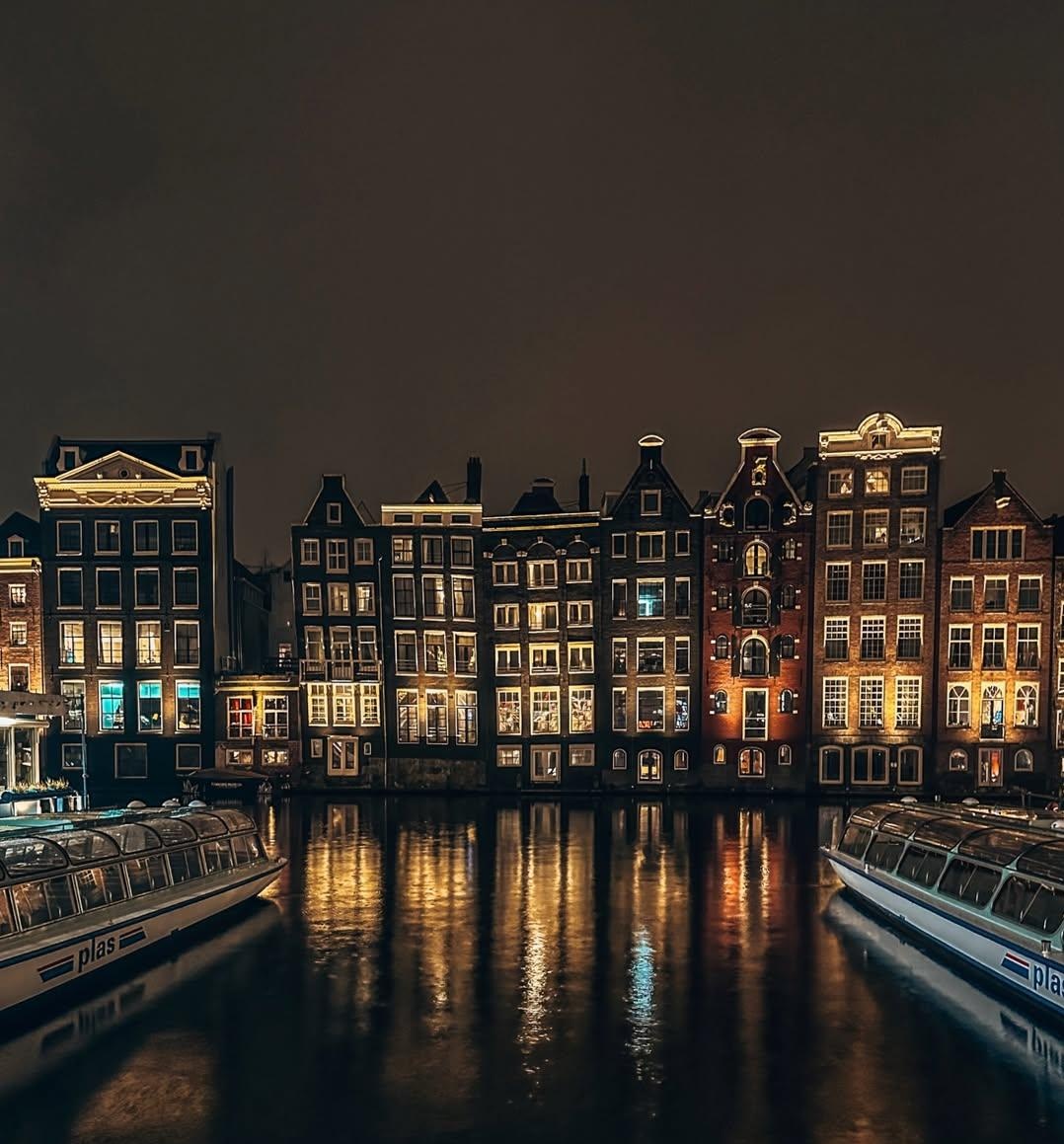 Mick_Finnegan's tweet image. Life in the Netherlands is a mix of beautiful canals, cozy streets, and very direct people. Everything feels calm and organised, but also honest. What you see is what you get. I'm still getting used to it, but there’s something special about building a life here. #Amsterdam