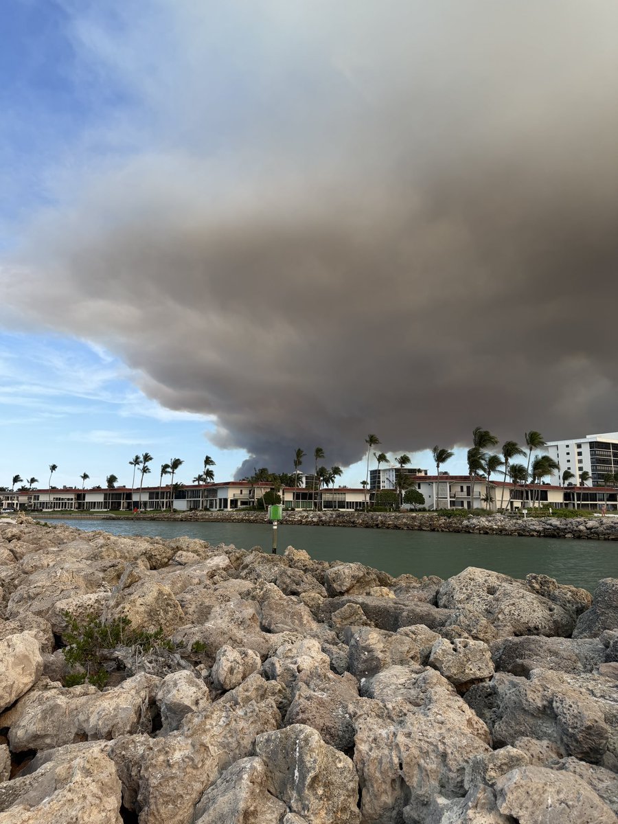 flbenny's tweet photo. View from Doctors Pass of Picayune Strand Fire @winknews https://t.co/uCvFkw4rBJ