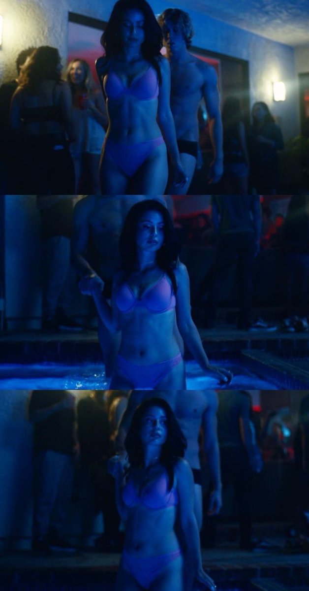 QUEENP0P's tweet image. Alexa Demie wearing a bikini