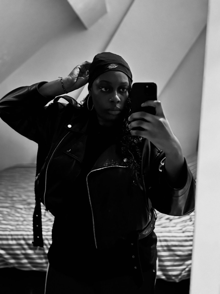 Gkm_244's tweet image. 🍀✨ Jérémie 1 : 5 
Avant que je t’eusse formé dans le ventre de ta mère, je te connaissais et avant que tu fusses sorti de son sein, je t’avais consacré, je t’avais établi prophète des nations ✨🍀.#fypシ゚viral #prière #Dieu