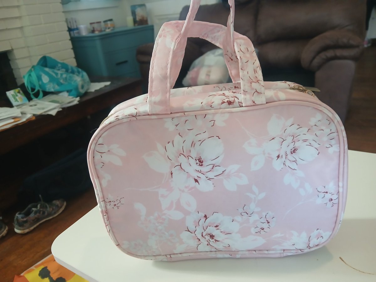 Amazingthrifts's tweet image. Check out #YumiKim Pink Floral Hanging Train Case #MakeupBag Gorgeoue Designer 602 ebay.us/m/b0WCvZ #eBay via @eBay