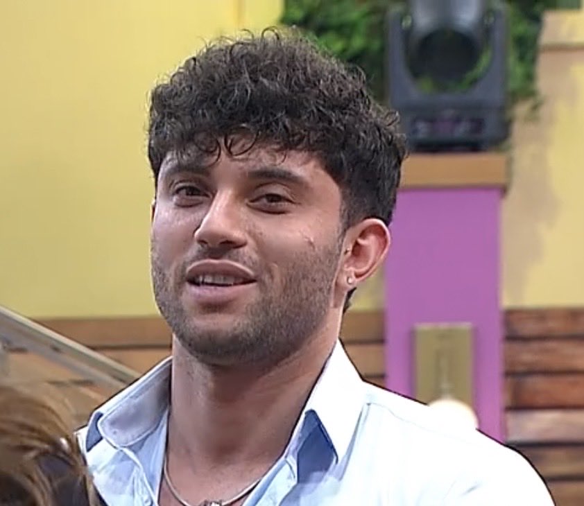 mia1l111's tweet photo. metsucuk fandom utanmadan bunu paylaşıp kısmetse olur‘un en yakışıklı erkeği diye övüyorlar bir de 
 #kısmetseolur https://t.co/CHe7N7Yfg0