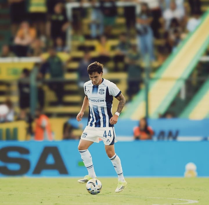 TalleresMP's tweet image. 🛡️Lo afianzado que está Santi Fernández en la zaga es una BARBARIDAD.

→ Esperó su momento tras ser suplente de Palomino y aprovechó su chance para ingresar y no salir nunca más del 11.

→ Figura INDISCUTIBLE de un #Talleres que se acerca a los play-offs.

→ Podés calificar el