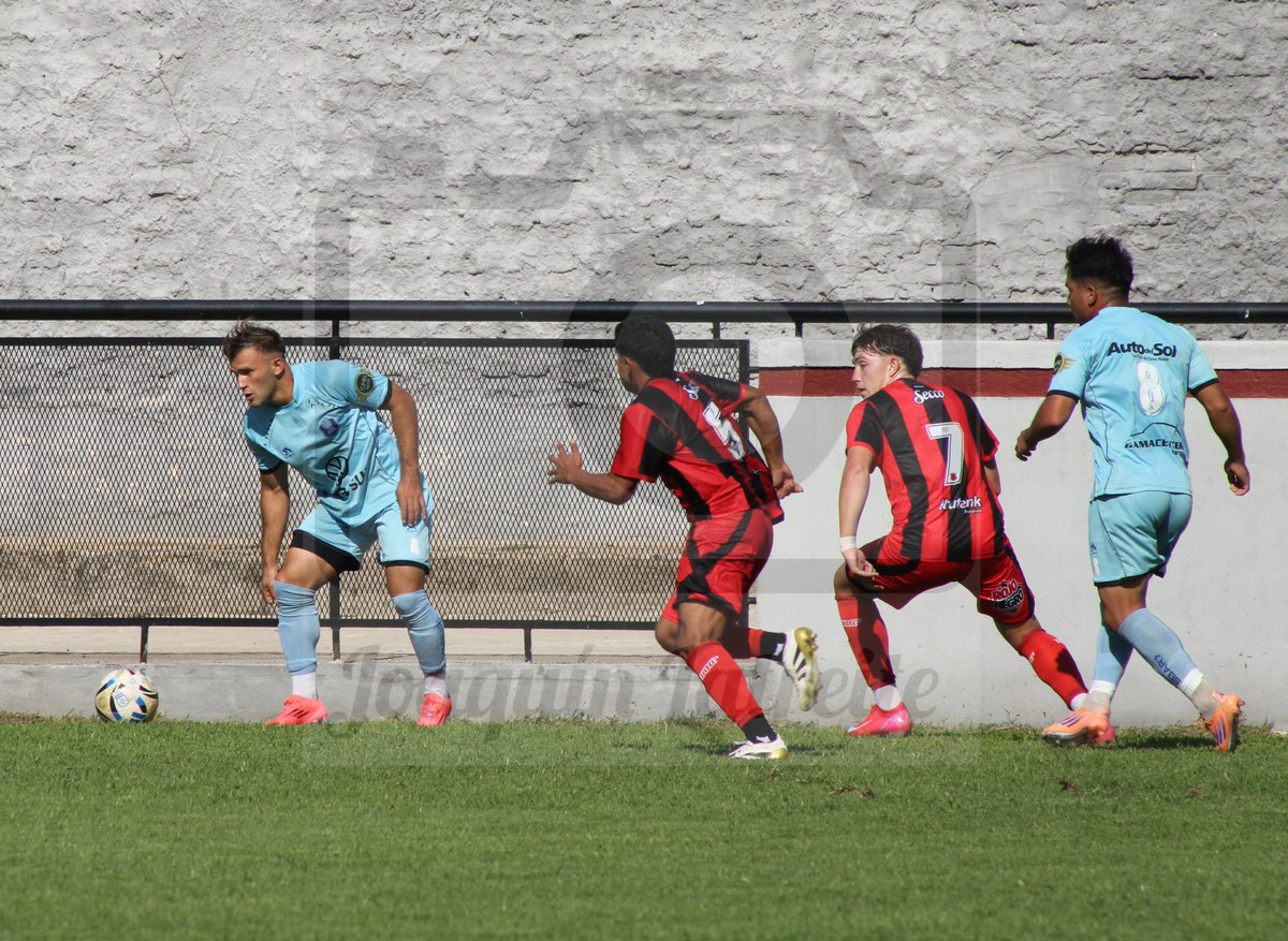 El domingo en el estadio Juan Pasquale se enfrentaron <a href="/defeweb/">Defensores de Belgrano</a> y <a href="/ClubCdBolivarOF/">ClubCdeBolivar Ofic.</a>  por la Fecha 9 del Torneo de la Primera Nacional.