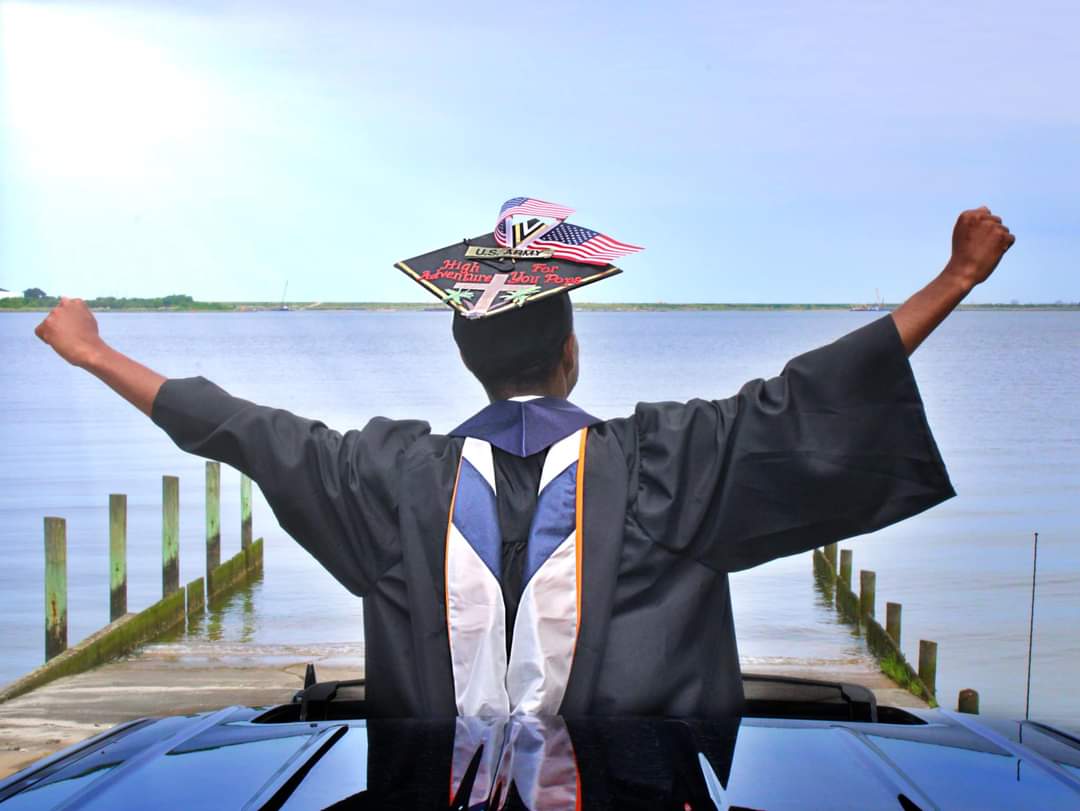 ResolveSolutio2's tweet photo. Throwing it back as we prep for another season of graduation! It's almost your time, class of 2026! ⭐ https://t.co/wxe8V5h6yn