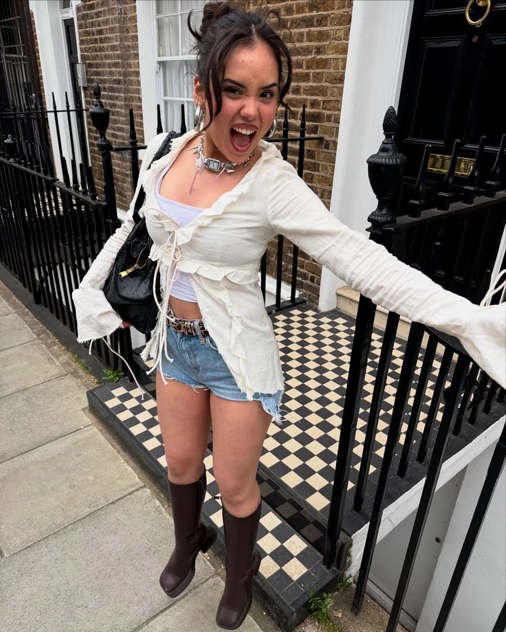 ℒ𝘦𝘢 tweet media