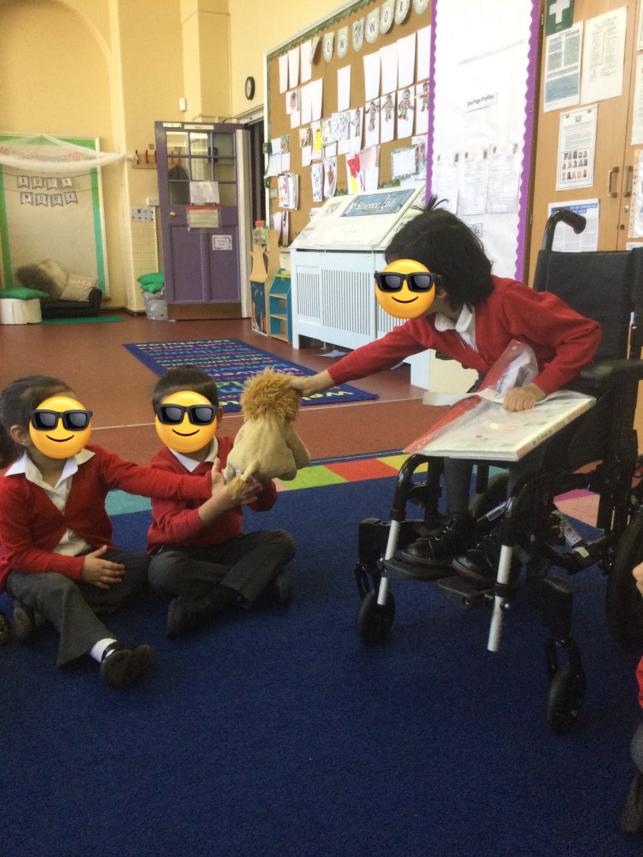 LeighPrimary's tweet photo. Nursery/Reception children enjoyed having circle time and passing Leo the lion around. The children were all fantastic at taking turns and listening to each other talk about what they did in the Easter holidays. @voice21oracy #circletime #takingturns #PSED #relationshipbuilders https://t.co/UBwuhBuwRN