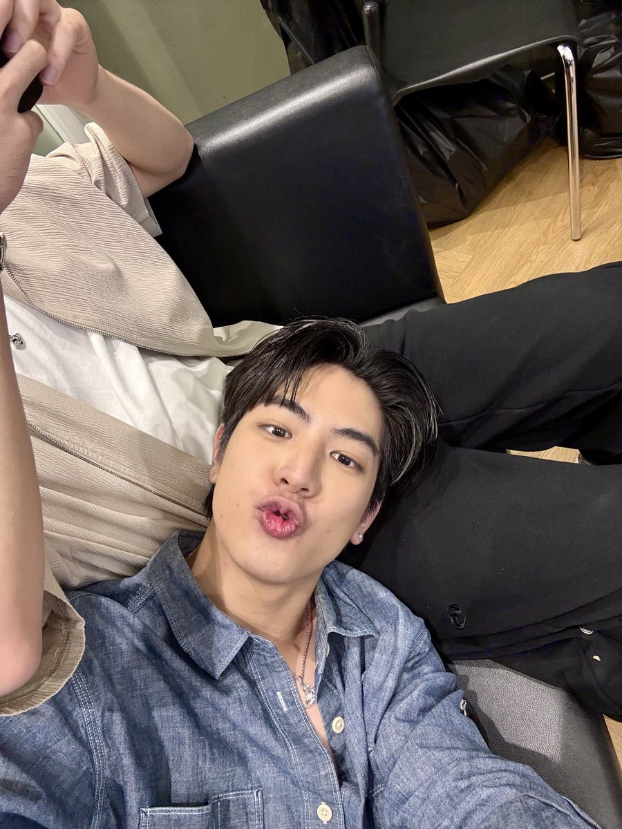 blue_sia__'s tweet image. Just SeaKeen laying on each other's lap 😌

#seakeen #sea_ta_lay #keenkeno