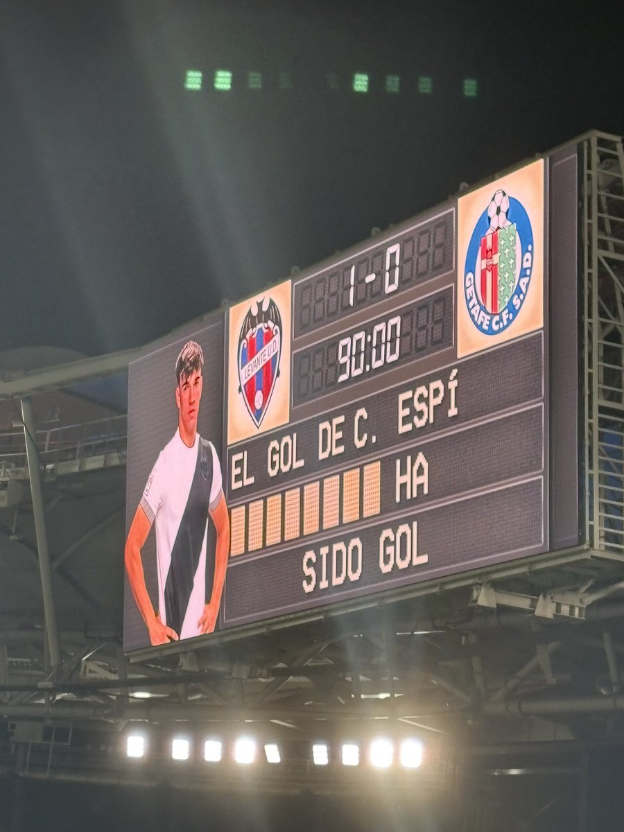 RafaAlbert's tweet photo. Exitàs de la jornada retro en el Ciutat. Humor, disseny i nostàlgia. I victòria! 🔵🔴 https://t.co/5ocO14cFCq