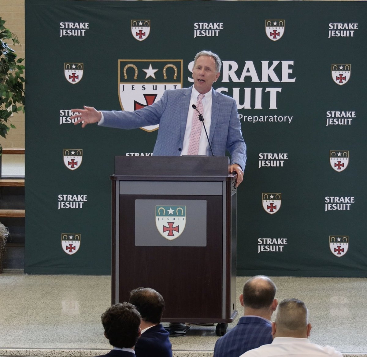 Strake Jesuit tweet media