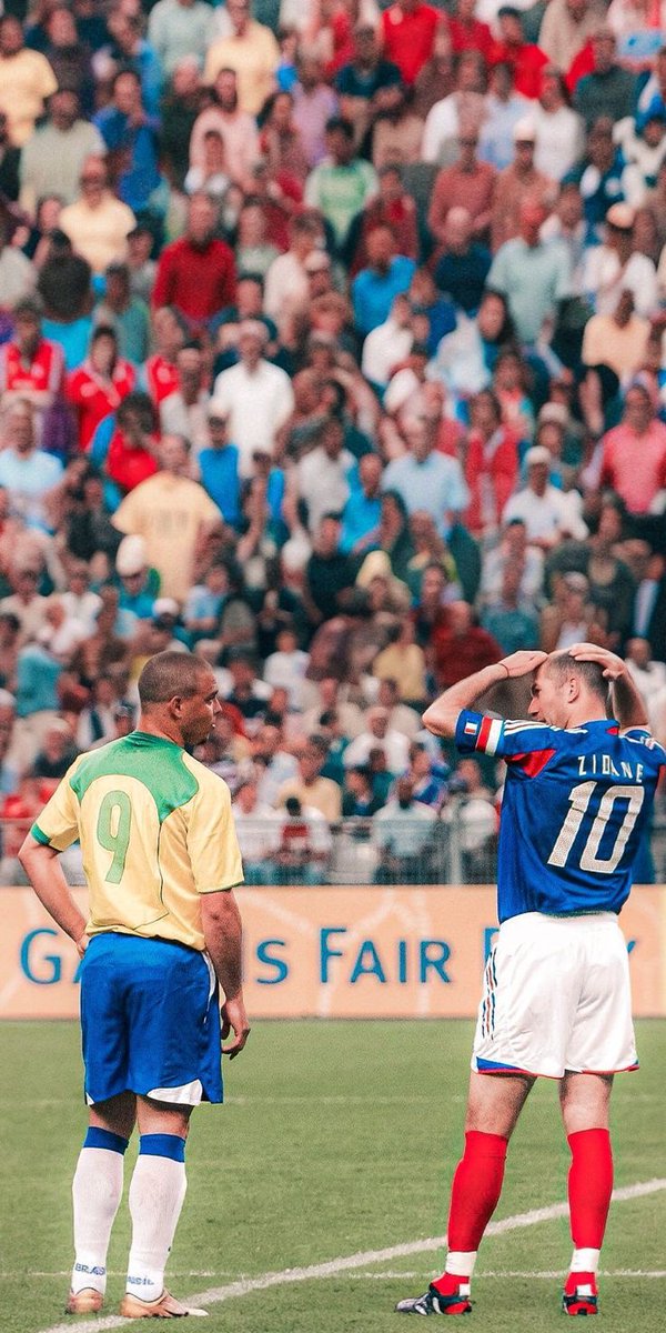 lynxchizzy's tweet image. New wallpaper 
#Zidane #Dilemma #Ronaldo