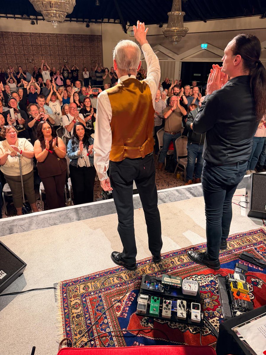 frossiofficial's tweet image. Thank you, Killarney, we heard you singing along with us

The next stop is Leisureland, Galway, IRE. Tickets for all European and UK shows: francisrossi.com/tour

#FrancisRossi #Tour #StatusQuo #Galway #Killarney