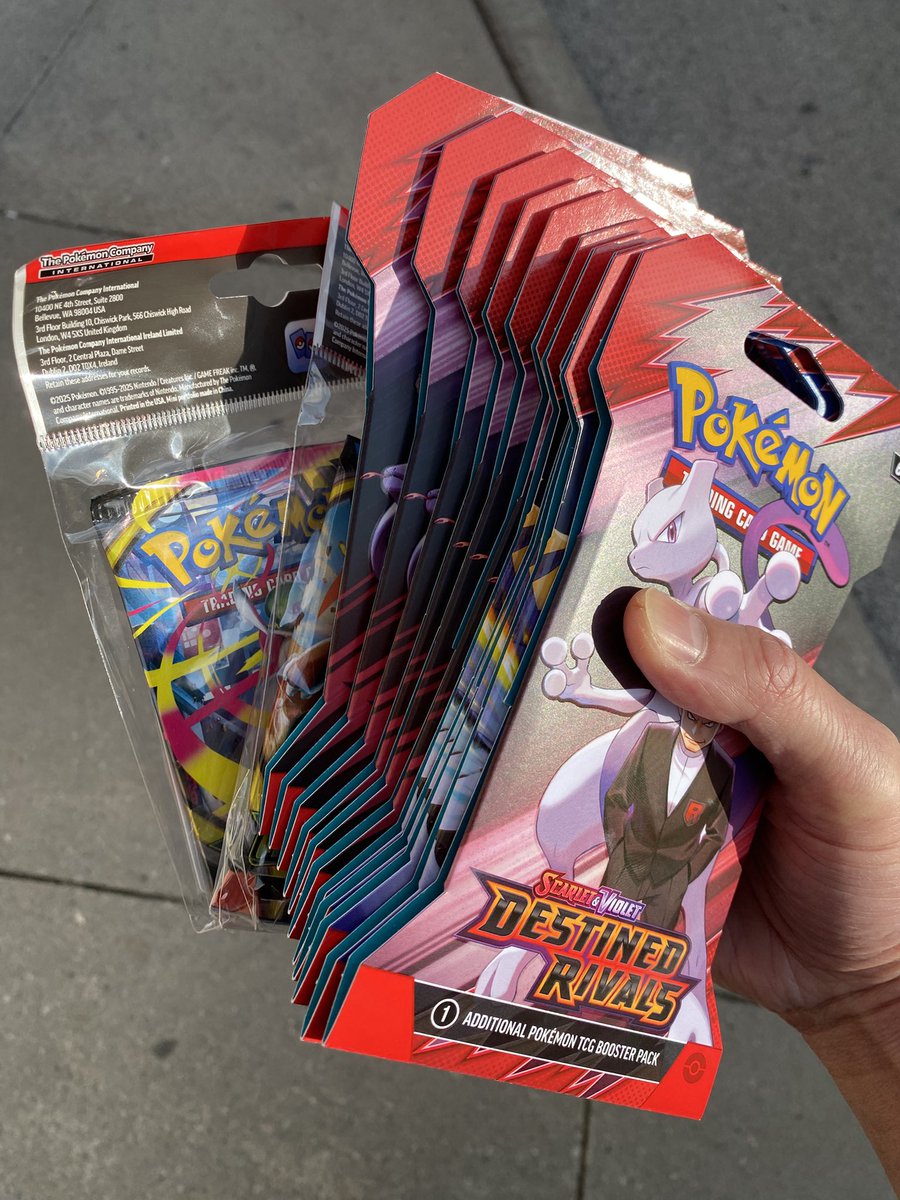 akiraBabyyyyyy's tweet image. Post work pokemon raid. I love me some destined rivals! Top 3 set of scarlet violet era 🫠🙂‍↔️#pokemon #pokemonraid #pokemontcg #tcg #raid #postwork #pokemoncenter #destinedrivals
