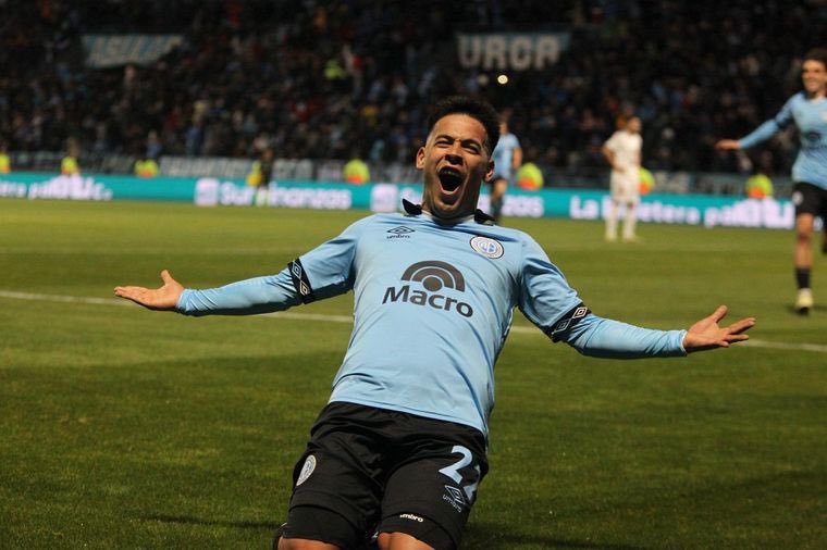 Se que le pegue mucho pero el mejor delantero que tiene HOY Belgrano es el Uvita. La presión que les ejerce a los defensores es clave en el equipo. Es el primer defensor que tenemos. Los ahoga a los centrales. Falta una racha de goles como la que ya tuvo para la confianza.