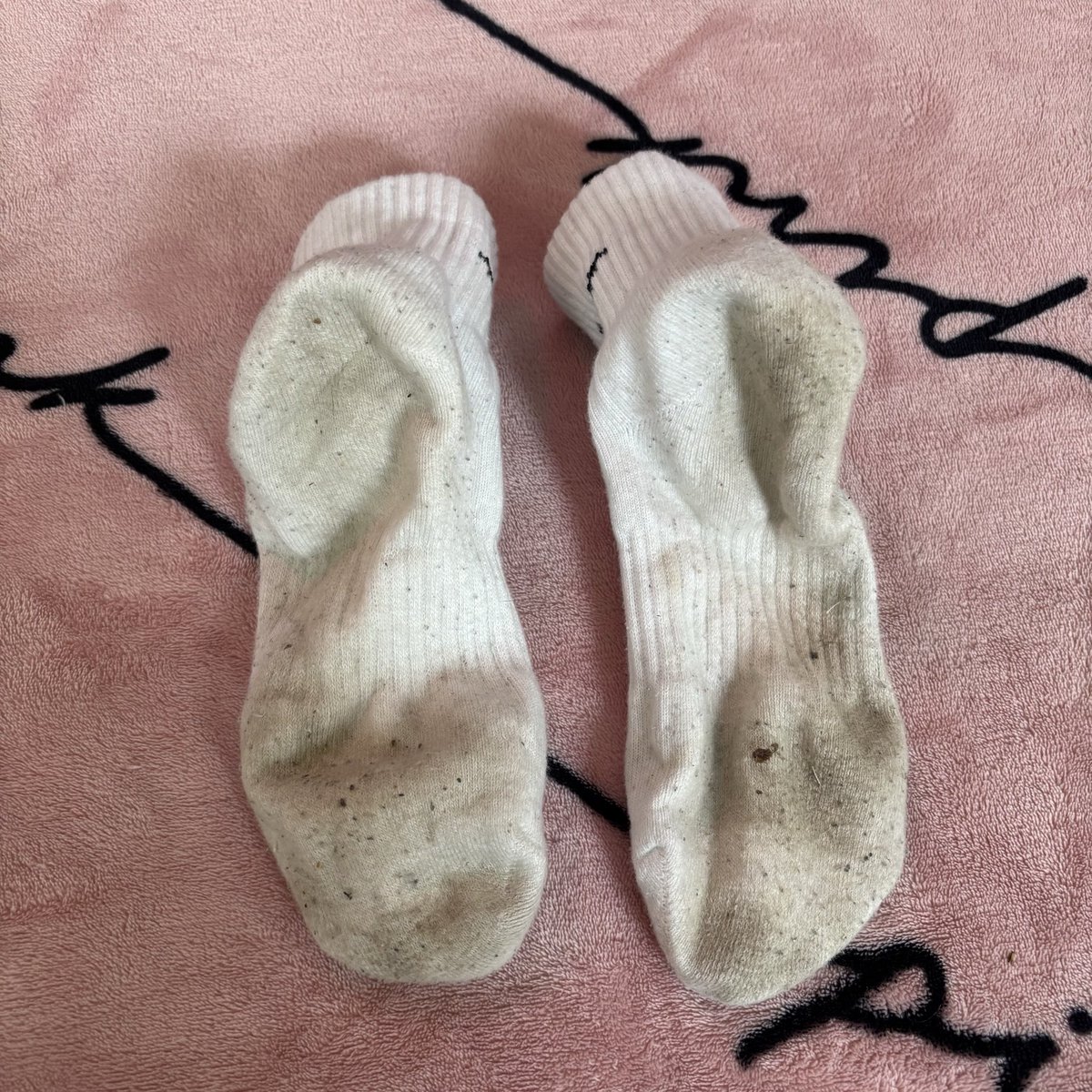 lockin4lia's tweet image. my job is so easy :3 what he paid (777) for, vs. what he got 🎀🍒👣