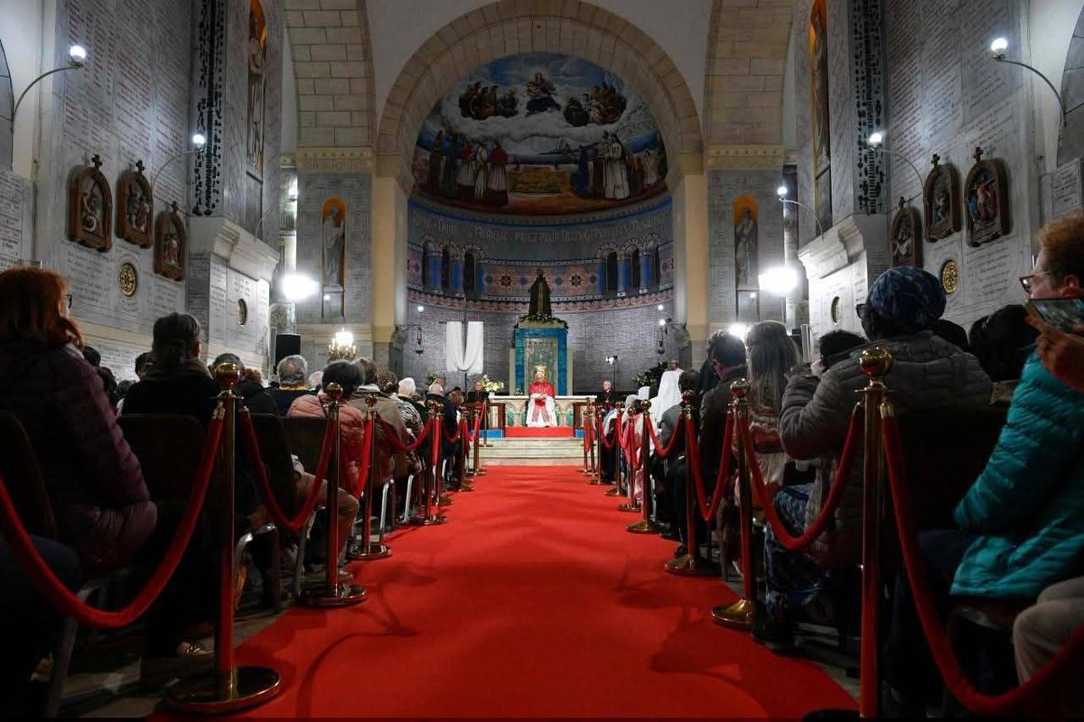 ambalgerieparis's tweet image. À #Alger 🇩🇿, Sa Sainteté le Pape Léon XIV @Pontifex s'est rendu à la Basilique #NotreDameDAfrique.

#Algérie #Vatican #PapeEnAlgérie