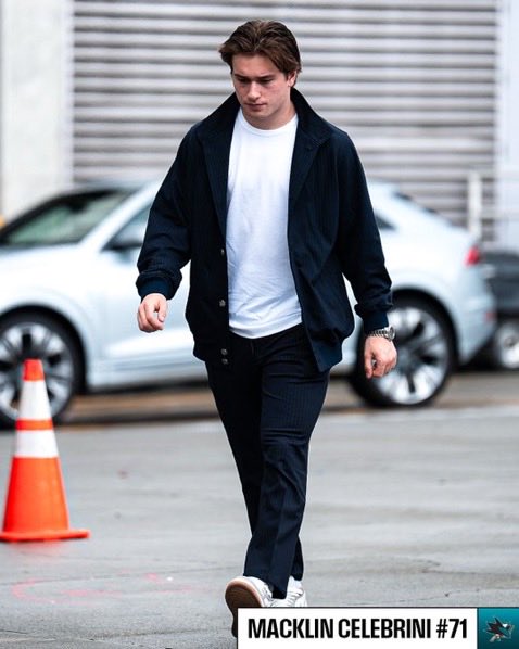 pupbrini's tweet image. let’s be outfit repeaters and wear the same button ups two days in a row with twin