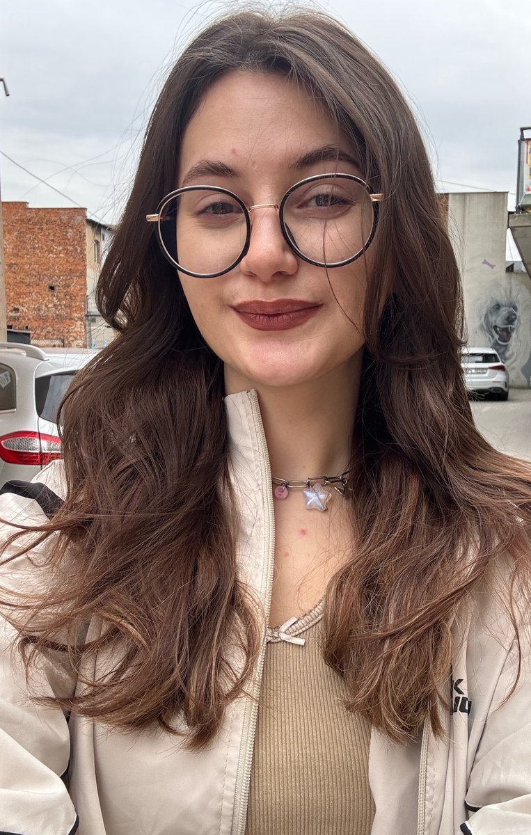 Cutiepieddlgl's tweet photo. Страшні речі кояться! З однієї сторони - я похорошіла. З іншої - у мене почали зʼявлятися зморшки, я старію… https://t.co/MC852ugeAc