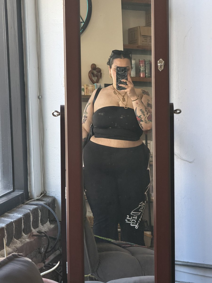 🖤💀 tweet media