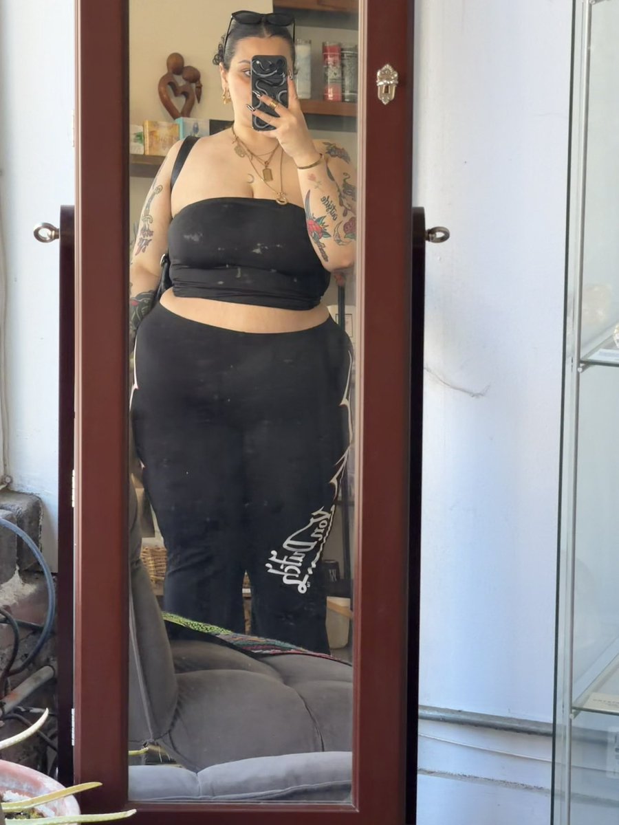 🖤💀 tweet media