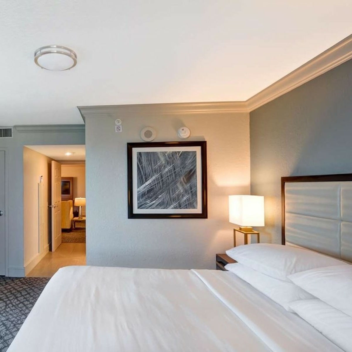 EmbassyOrlando's tweet image. Is there anything better than a mid-day #nap in a cool, quiet #suite? 💤 We’ve got the pillows waiting; you just bring the "Do Not Disturb" sign.
Tag someone who needs a weekend getaway just for the sleep!
Book now: bit.ly/2NTQamk