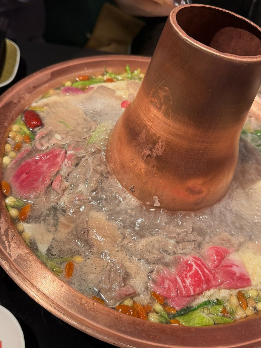 Peukamon's tweet photo. ชาบูเนื้อแกะเจ้าดัง ราคาไม่ใช่เล่นๆ https://t.co/2hrzUnzop5