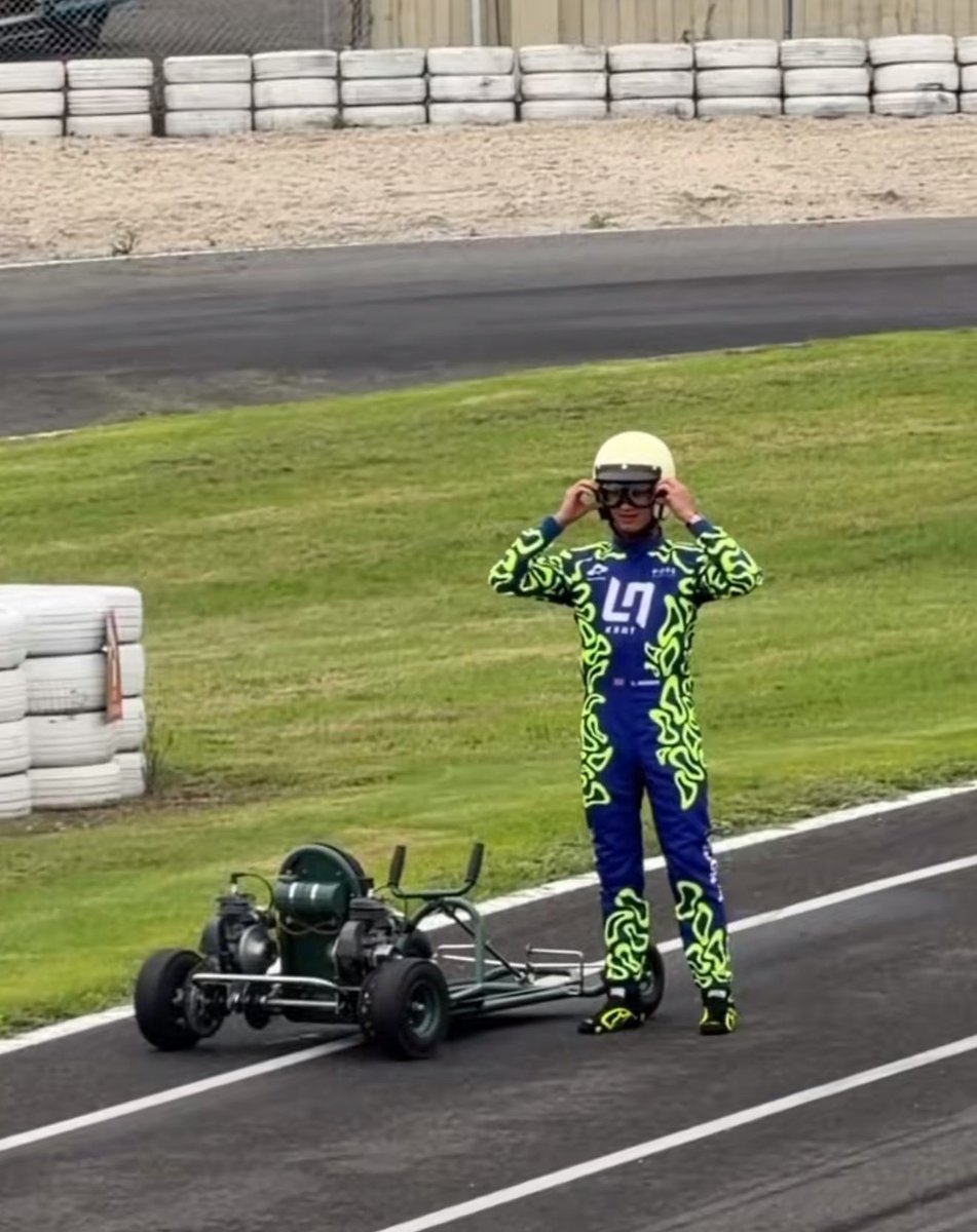 lanlandedd's tweet image. blob man