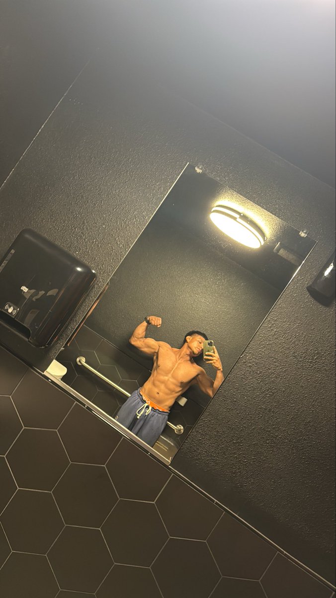 jaykhalyfa's tweet photo. 💪 https://t.co/UDLz2ehLpG