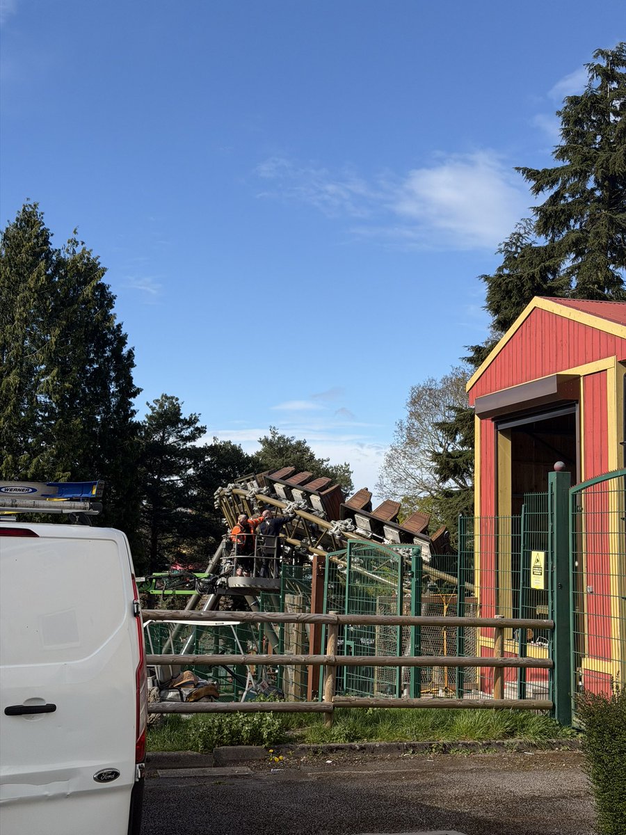 TylerYearsley's tweet photo. Gold Rush Valleyed Photos - 12/04/26

As of today (13th) the train was moved back into the station and opened late. Great to see it back in operation so fast! 

@DraytonManor #themepark #draytonmanor https://t.co/kHONqmjiEv