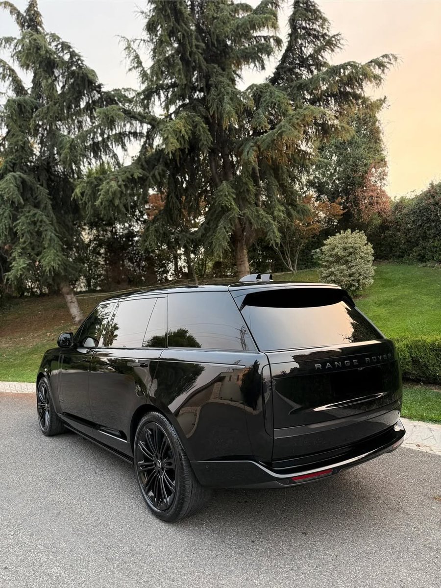competitionreal's tweet photo. Range Rover Vogue 🖤 https://t.co/C2ACJdILak
