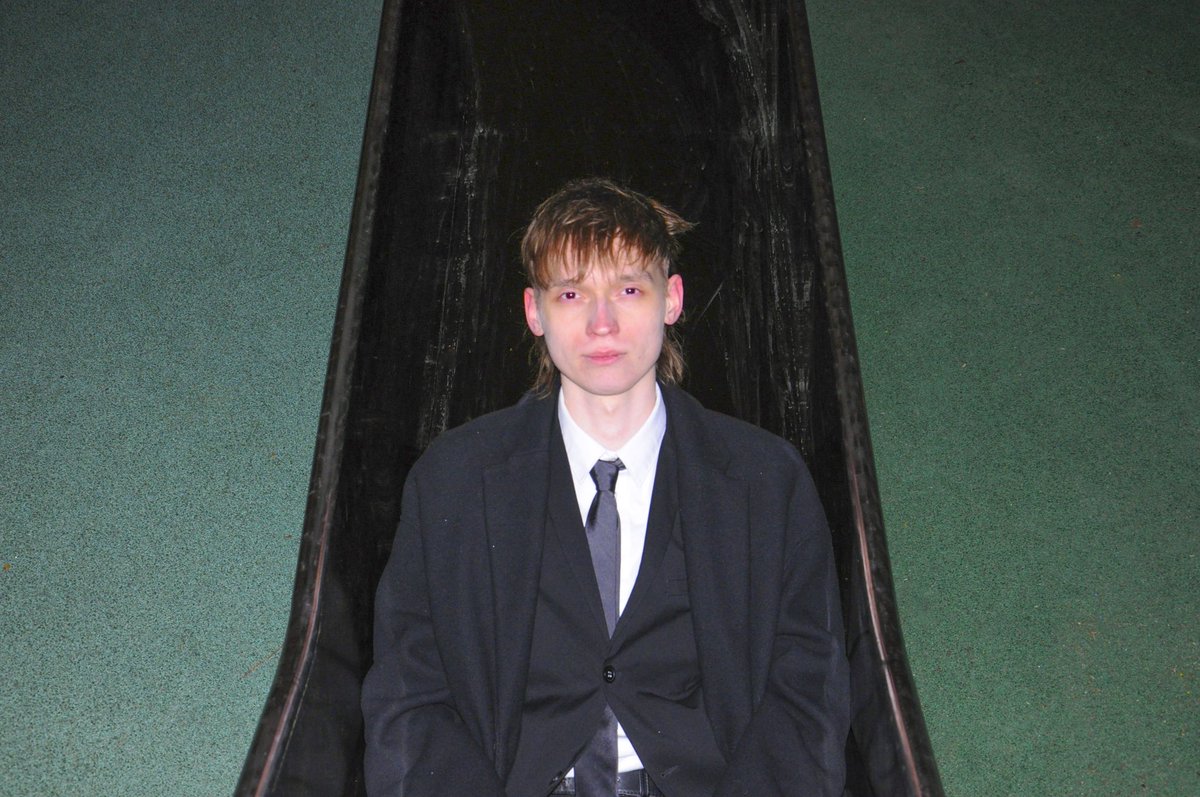 deactivated tweet media