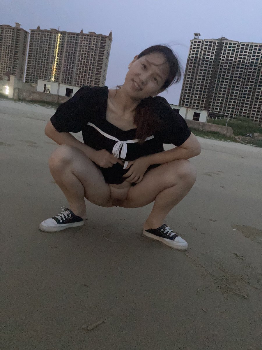 wangjunhe4131's tweet photo. 骚逼外出都要骚一把  马上就要吃鸡吧 https://t.co/WxGyQcOpse