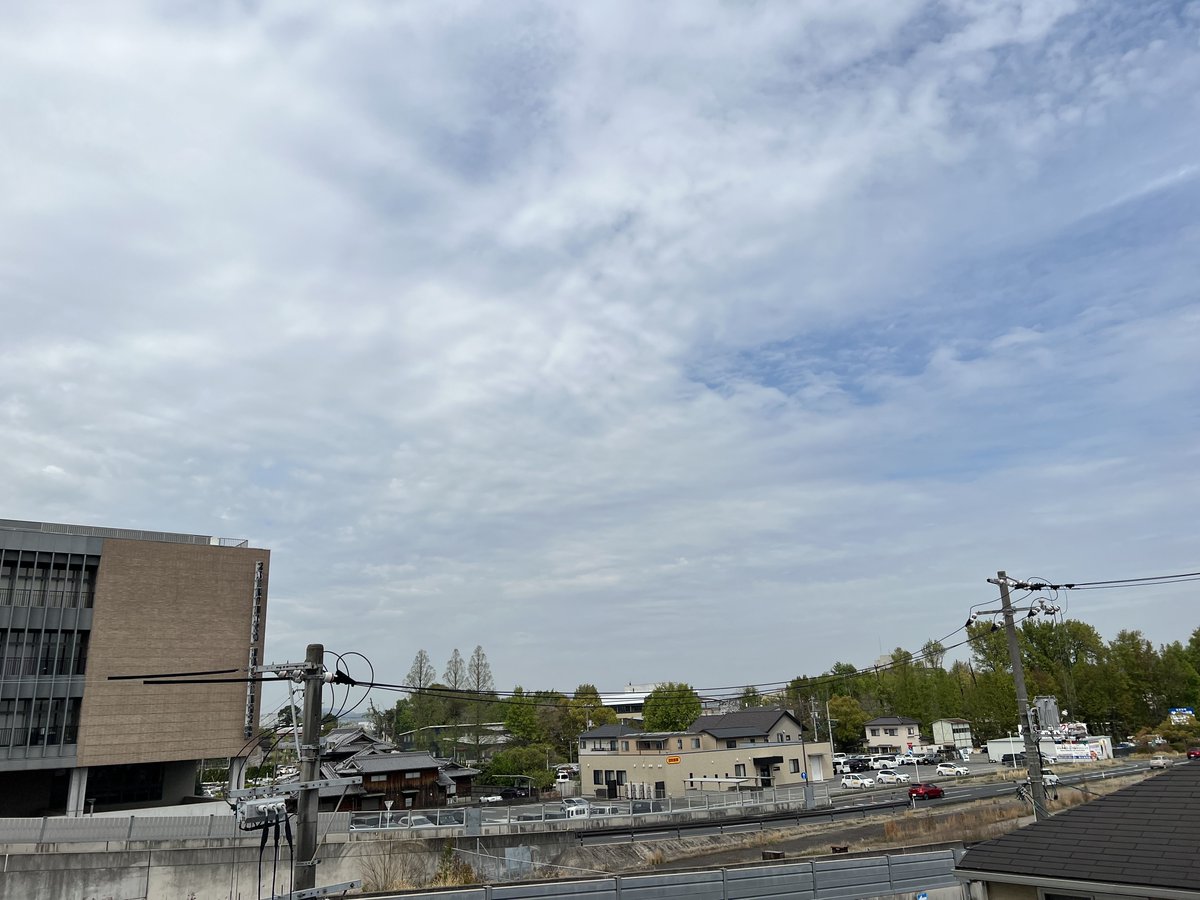 school_earpa's tweet photo. 4月14日(火)
おはようございます！
岡山は晴れ☀

今日は「椅子の日」💺
4月14日、座ってる時間が
長い人こそ姿勢に注意！
ちょっと背筋を伸ばすだけで
気分も変わるかも😊

本日もよろしくお願いします！

#企業公式が毎朝地元の天気を言い合う
#しごと計画学校 https://t.co/wIXdkSlcer