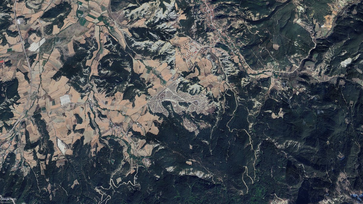 _teleported's tweet photo. A stark comparison of context with satellite imagery. Why this location in the first place? https://t.co/WYqdbIb3l3