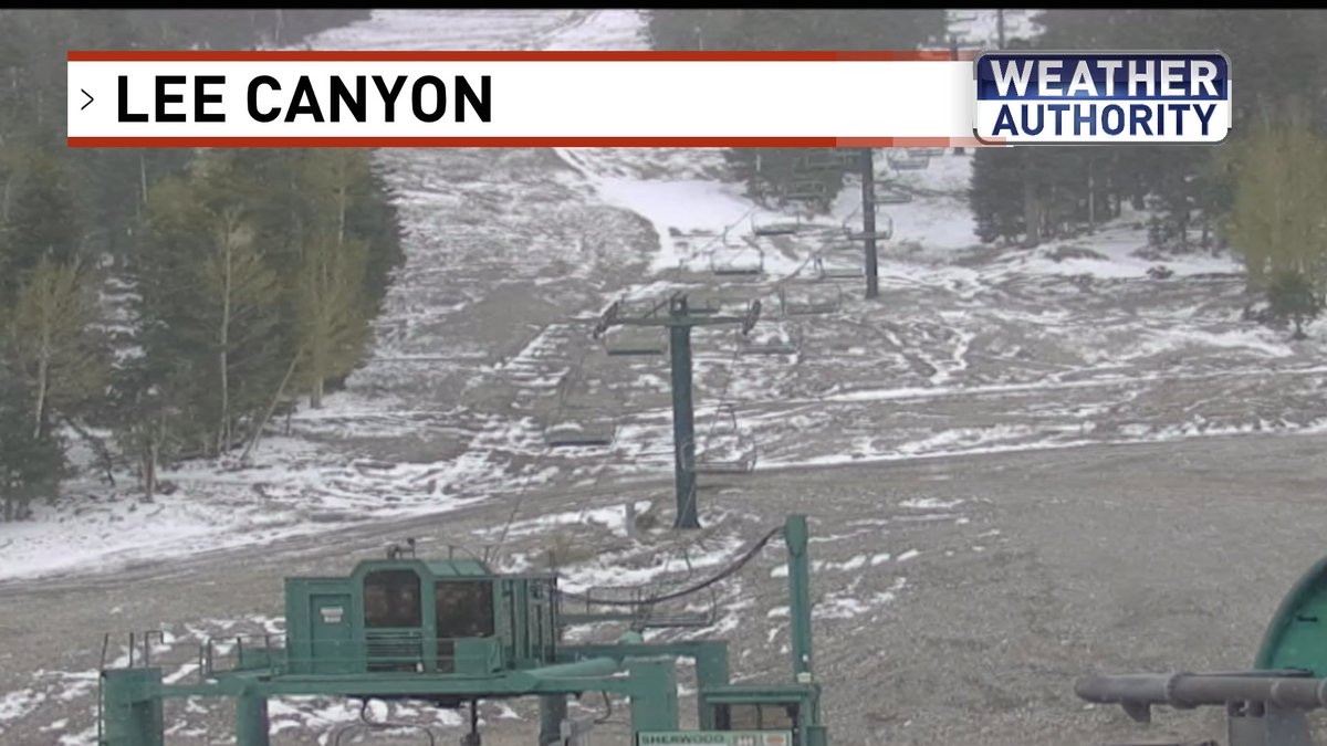 BillBellis's tweet image. A little drama over the skies this afternoon in southern #Nevada.
We've got some light snow at @LeeCanyonLV and a few light showers over the eastern half of the valley.
@News3LV @NWSVegas #WeatherAuthority #Vegas #Vegasweather #nvwx