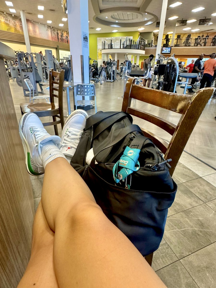 Badwahine♑️🔥🐬 tweet media