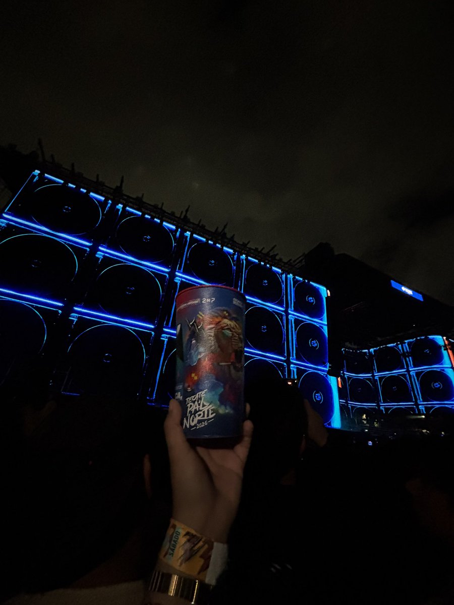 EDMmonterrey's tweet photo. La colección de vasos eran una belleza 💙🩵 
Cuéntanos cuál fue tu vaso favorito de @TecatePalNorte ?! 😎 

#edm #tecate #palnorte #raver #festival https://t.co/KKhWb34r1m