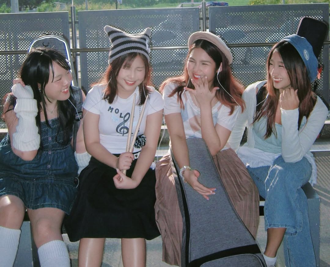 2026年に入ってから、自分の知る範囲ではALIZ (Move Records) 、ASIA7 (GeneLab) 、underclover (LOVEis, BiTEs) がレーベルとの契約終了を発表。
Home Run Musicがレーベル閉鎖となり、VVIBEが無所属状態。
今月、KISSUNEが新曲をリリース予定。
これらはすべて連動しているできごとなのでしょうか。