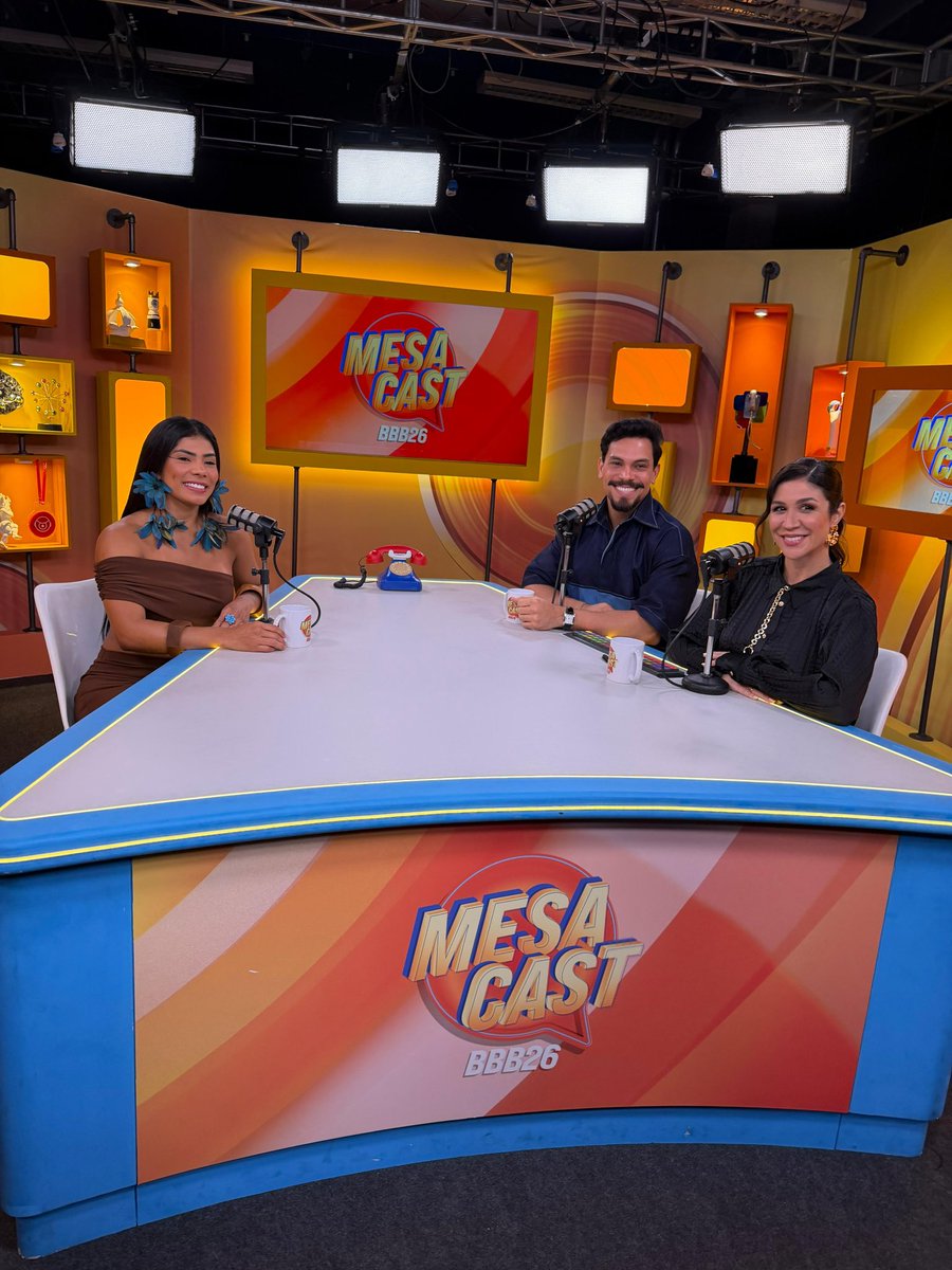 Já por aqui, liguem no Multishow que está rolando MARCIELE NO MESACAST 💙