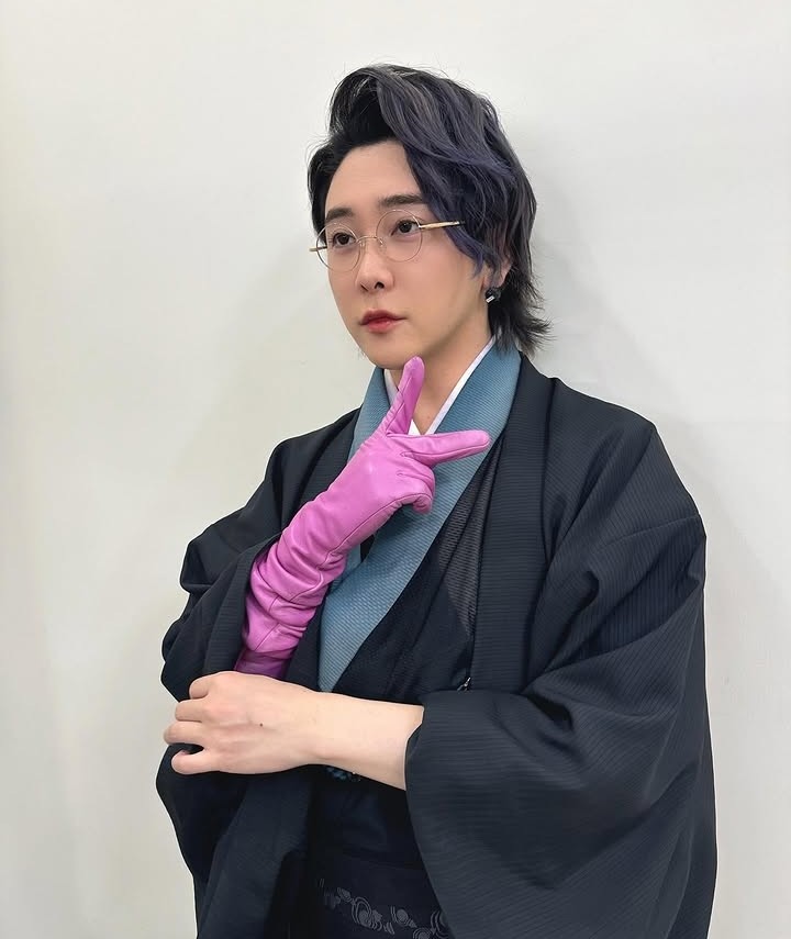 見覚えがある手袋さん
色が変わってるW
なんかゴミ手袋だとか言われてたよね