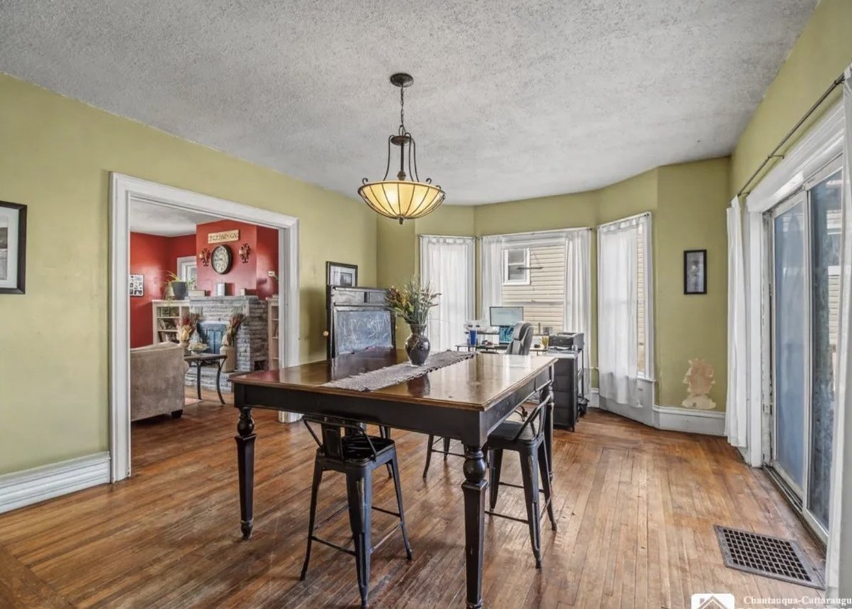 oldhouseunder50's tweet image. #Reduced to $59,900. c.1910 #Affordable #NewYork #Foursquare With Original Elements. 
oldhousesunder50k.com/c-1910-afforda…