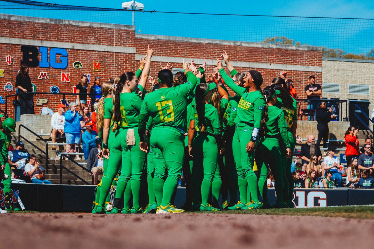 OregonSB's tweet photo. Flying high after another sweep!

#GoDucks | #Verison♾️ https://t.co/yExDFmNPju